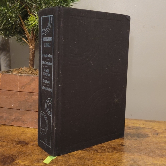The Wrinkle In Time | By Madeleine L'Engle Limited Edition Quintet Box Set - Picture 10 of 12